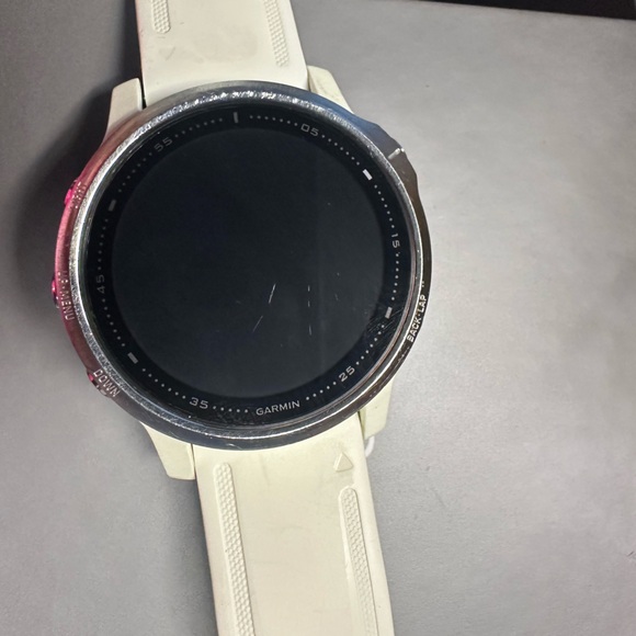 Garmin Fēnix 6S 42 mm Smartwatch in White - Picture 3 of 3